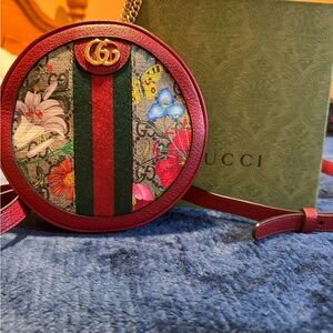 Gucci Ophidia round backpack
With authentic card and box